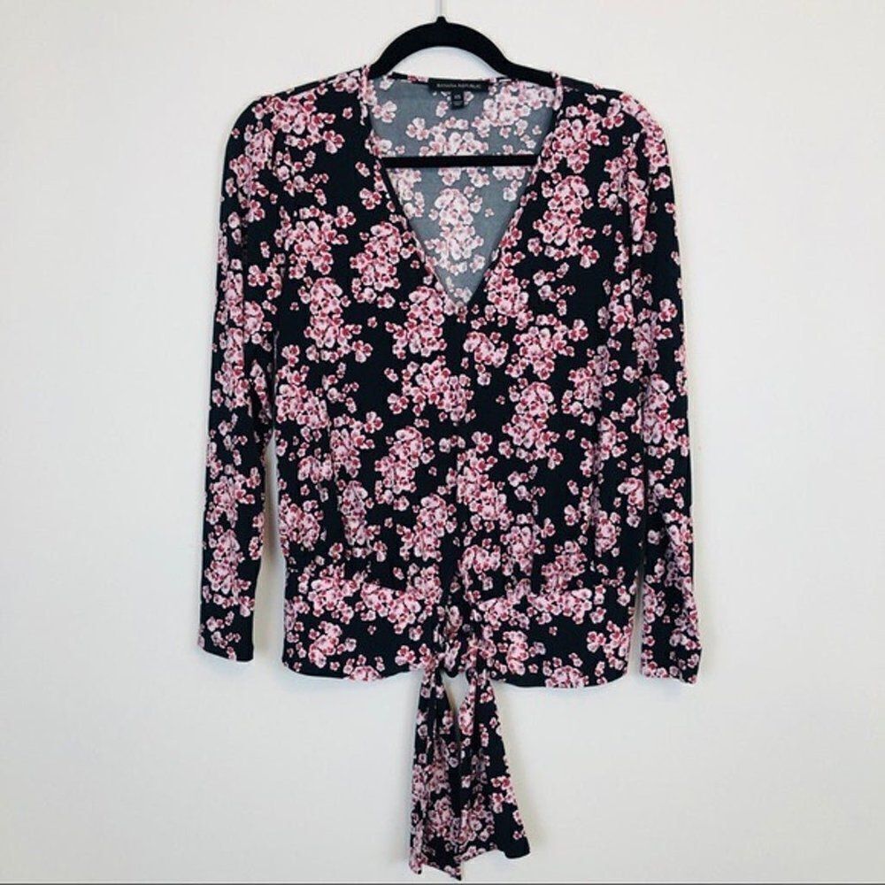 Banana Republic Cherry Blossom Long Sleeve Tie-Front Top size XS - NEW